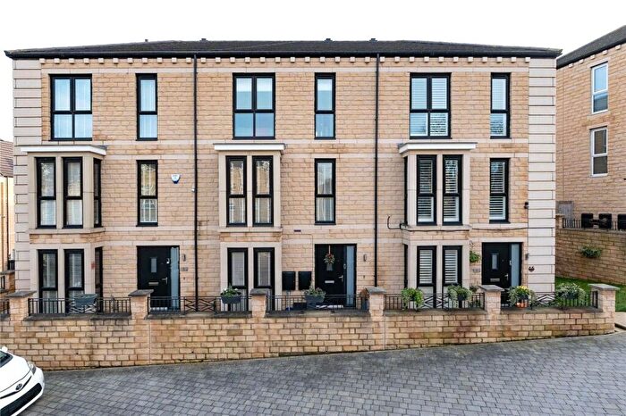 3 Bedroom Terraced House For Sale In Dyehouse Court, Bradford, West Yorkshire, BD10