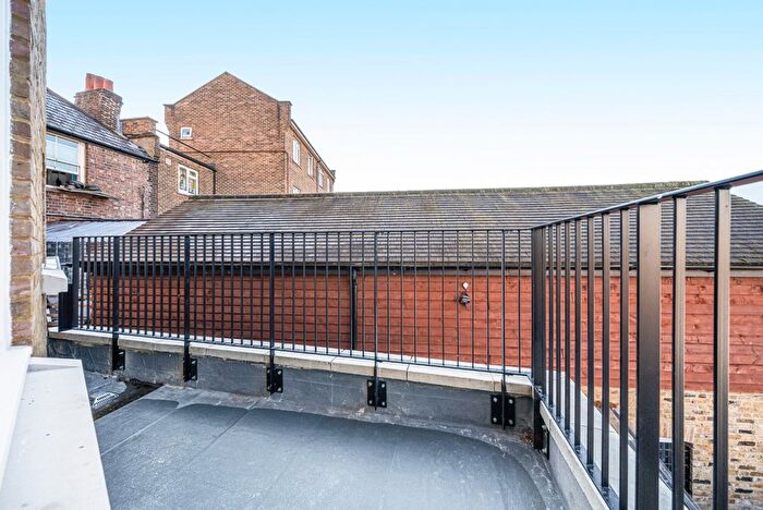 2 Bedroom Flat For Sale In Deptford High Street, London, SE8