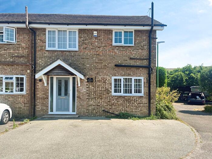 4 Bedroom Semi Detached House For Sale In Heather Close, Bournemouth, Dorset, BH8