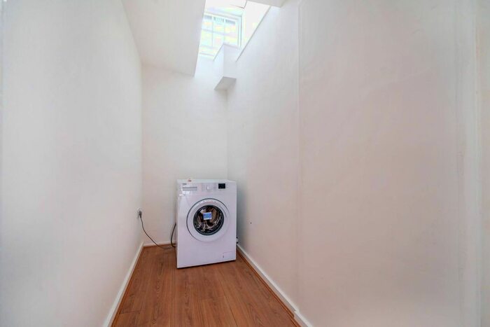 2 Bedroom Flat To Rent In King Street, Maidstone, ME14