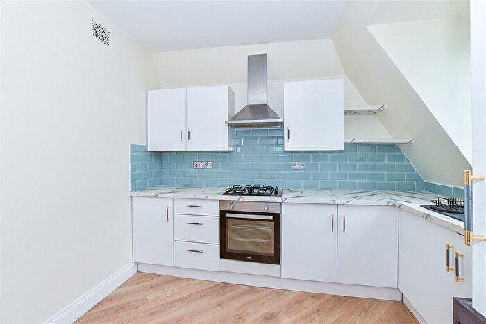 2 Bedroom Flat For Sale In Church Road, Paddock Wood, Tonbridge, Kent, TN12