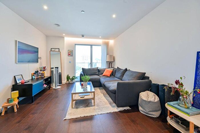 2 Bedroom Flat To Rent In Lanchester Way, Vauxhall, SW11