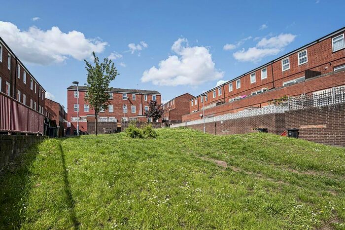 3 Bedroom Flat To Rent In Upper Clapton, Upper Clapton, London, E5