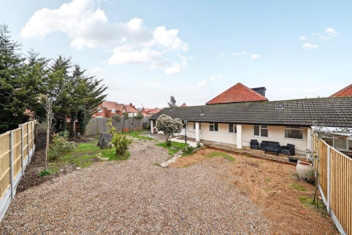 2 Bedroom Bungalow To Rent In Goffs Lane, Goffs Oak, EN7