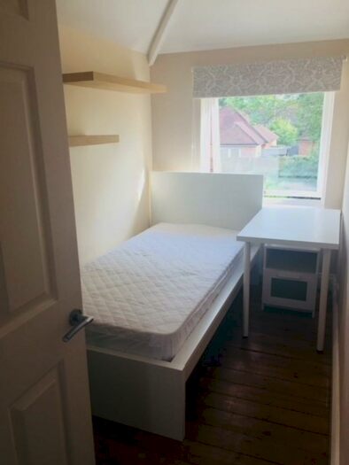 1 Bedroom Semi-Detached House To Rent In Aldershot Road, GU2