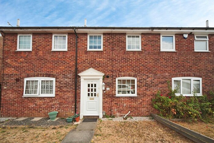 2 Bedroom Terraced House For Sale In Bunting Road, Luton, LU4