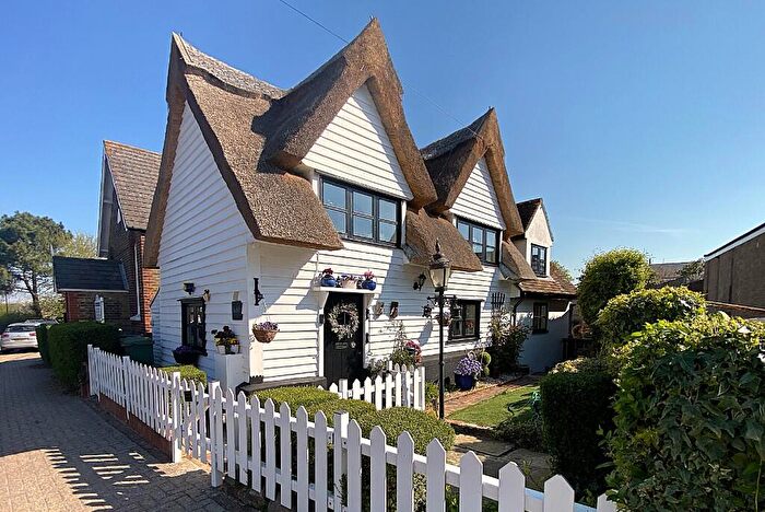 2 Bedroom Cottage For Sale In High Road, SS17