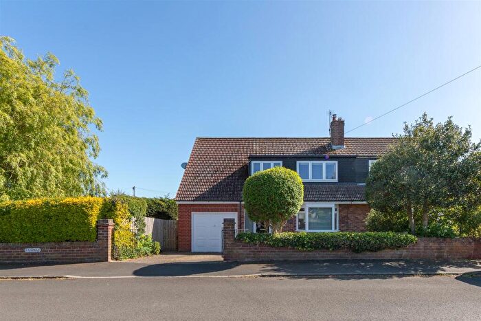 4 Bedroom Semi-Detached House For Sale In The Fairway, Loansdean, NE61