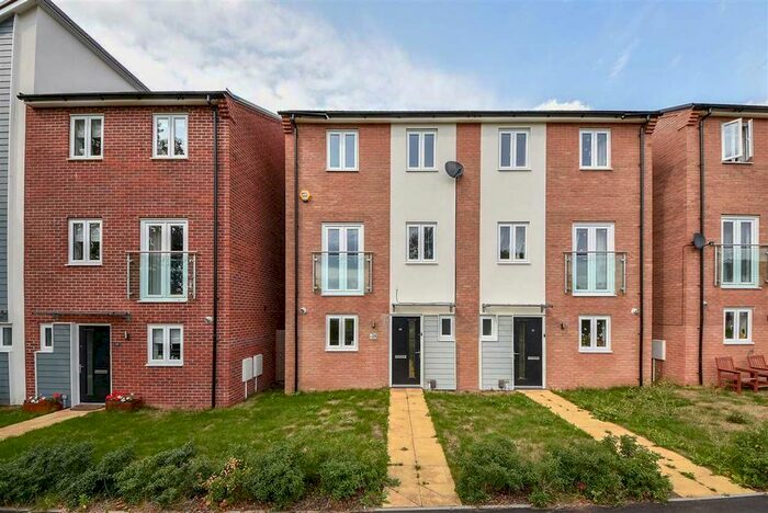 5 Bedroom Semi-Detached House To Rent In Waterside Road, Saxby Park, Wellingborough, NN8