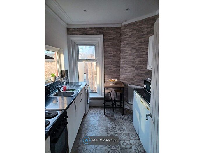 2 Bedroom Flat To Rent In Lord Street, Morecambe, LA4