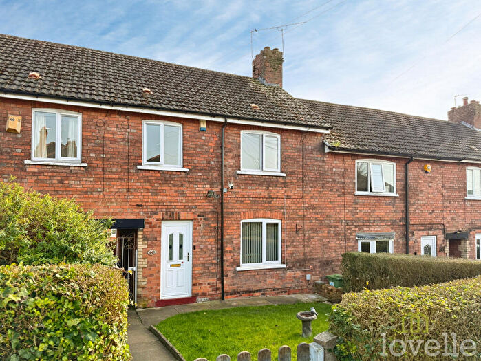 3 Bedroom Terraced House For Sale In Lime Tree Avenue, Gainsborough, DN21