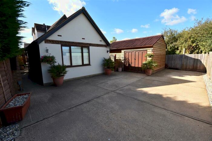1 Bedroom Semi-Detached Bungalow To Rent In Church Parade, Canvey Island, SS8