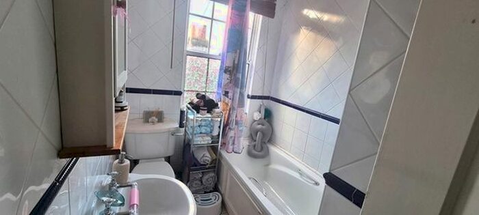 2 Bedroom Flat To Rent In B Kingston Road, South Wimbledon, London, SW19