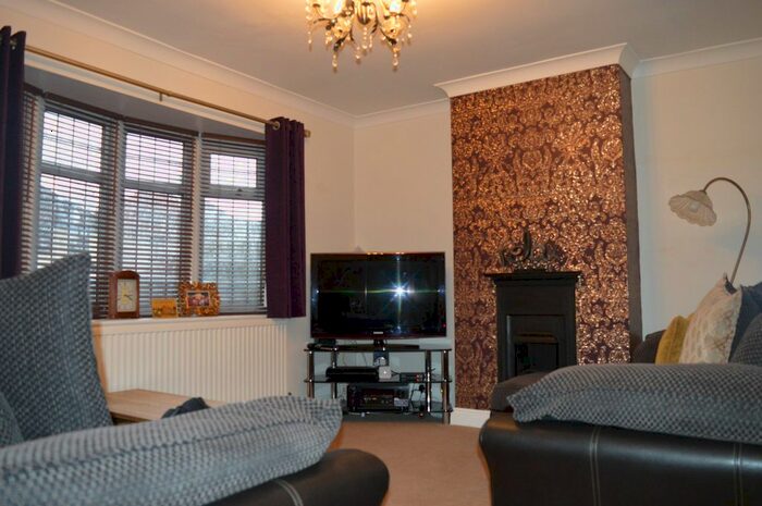 3 Bedroom Semi-Detached House To Rent In Redriff Road, Romford, RM7