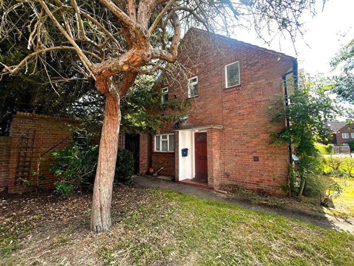2 Bedroom End Of Terrace House To Rent In Laleham, Surrey, TW18