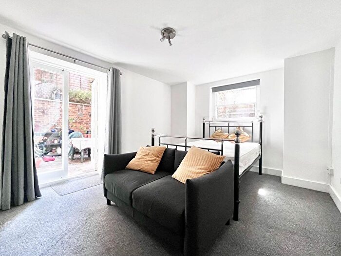 1 Bedroom Studio To Rent In Waldegrave Park, Twickenham, TW1