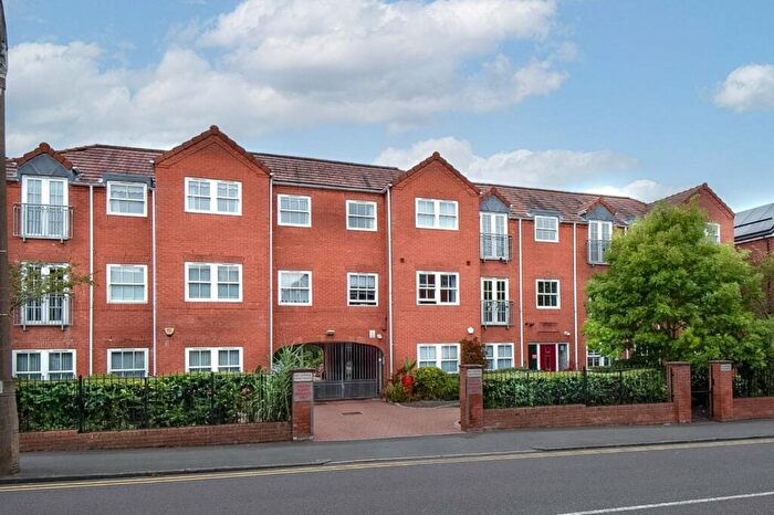 2 Bedroom Apartment For Sale In Worcester Street, Stourbridge, West Midlands, DY8