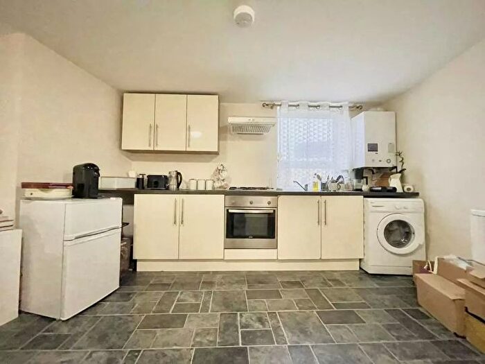 1 Bedroom Flat To Rent In Town Street, Leeds, LS12