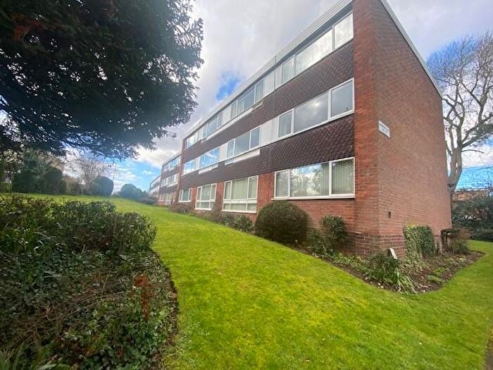 2 Bedroom Flat To Rent In Moorfield Court, Sutton Coldfield, West Midlands, B73