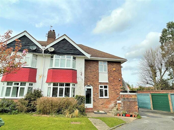3 Bedroom Maisonette To Rent In Madison Gardens, Bromley, BR2