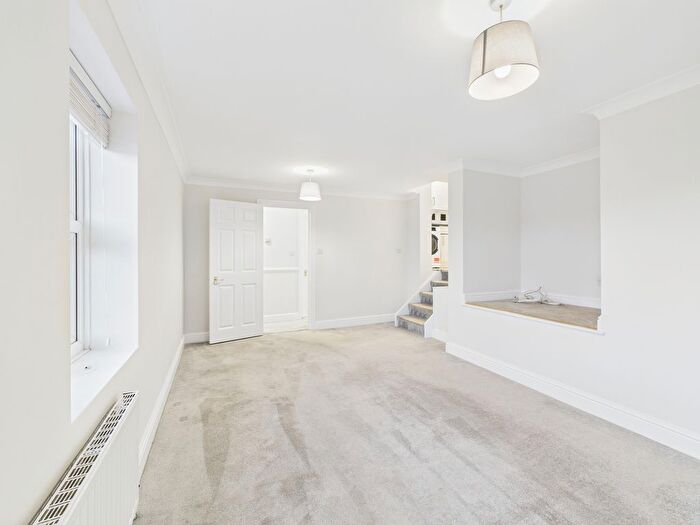 2 Bedroom Flat To Rent In Kingston Road, Wimbledon, SW19