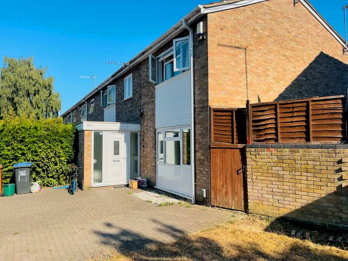 3 Bedroom Semi-Detached House To Rent In Tansycroft, Welwyn Garden City, AL7