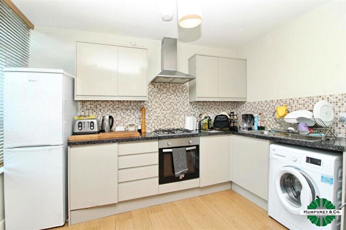 1 Bedroom Flat To Rent In High Road, London, N12