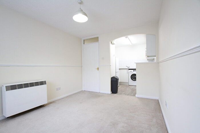 1 Bedroom Flat To Rent In Parklands, Banbury, Oxon, OX16