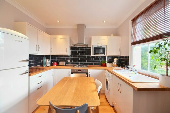 2 Bedroom Flat To Rent In Manor Avenue, Brockley, London, SE4