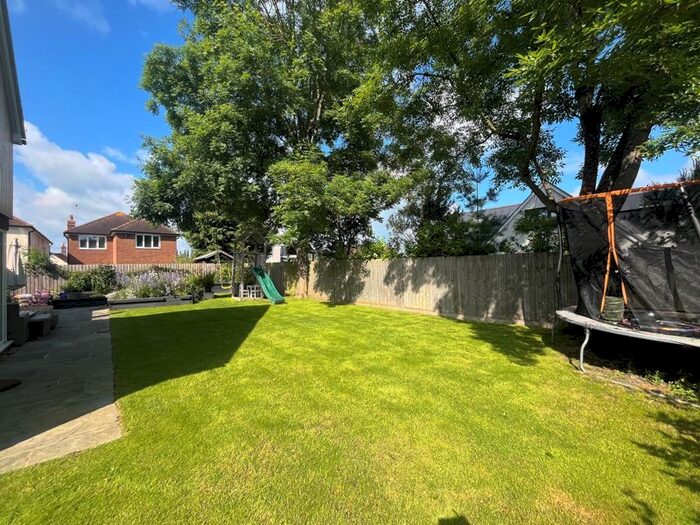 4 Bedroom Detached House For Sale In Mentmore Road, Cheddington, LU7