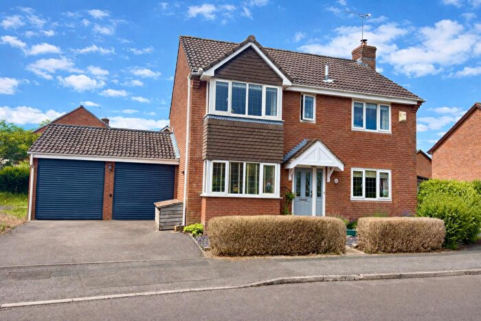 4 Bedroom Detached House For Sale In Russley Close, Peatmoor, Swindon, SN5