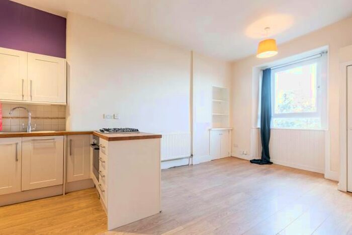 2 Bedroom Flat To Rent In Kings Road, Edinburgh, EH15