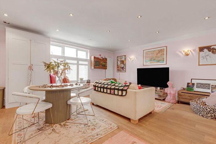 2 Bedroom Maisonette For Sale In Brecknock Road, Tufnell Park, N7