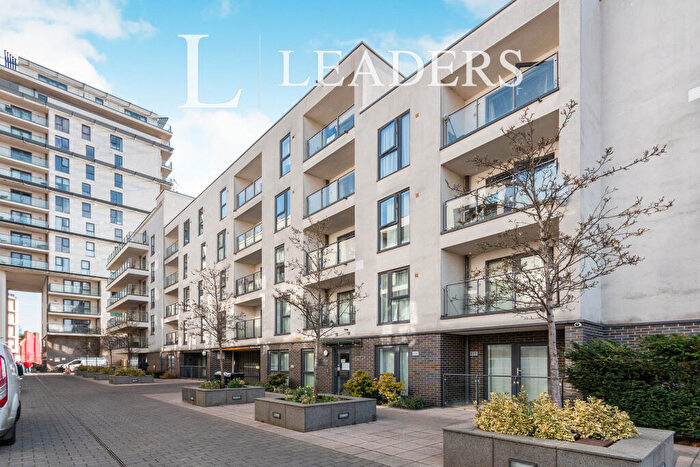 2 Bedroom Flat To Rent In Bradfield House, Bradfield Close, Woking, GU22