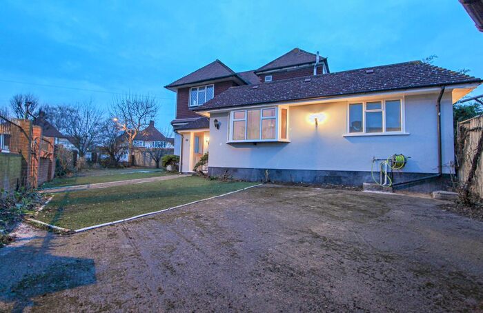 4 Bedroom Link Detached House To Rent In Bramshaw Rise, New Malden KT3