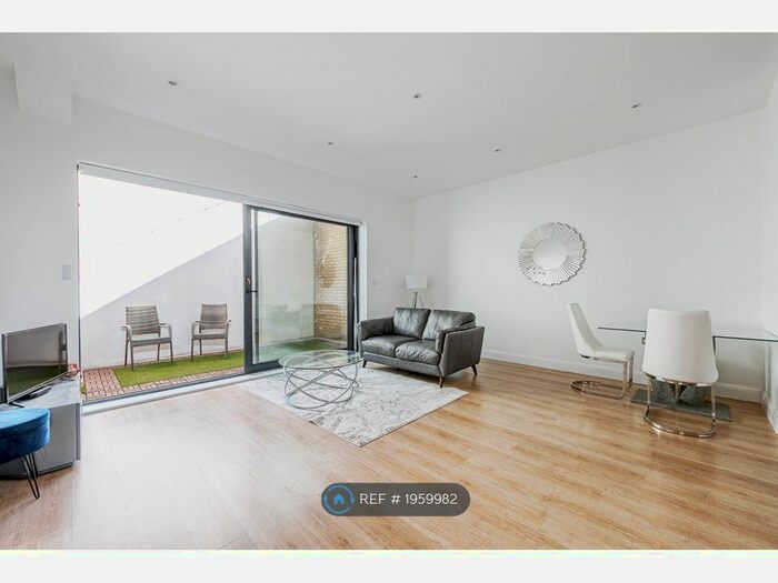 3 Bedroom Flat To Rent In Gunnersbury Avenue, London, W5