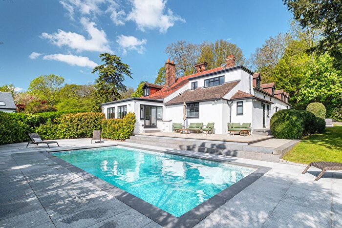 8 Bedroom Detached House To Rent In Clamp Hill, Stanmore, HA7
