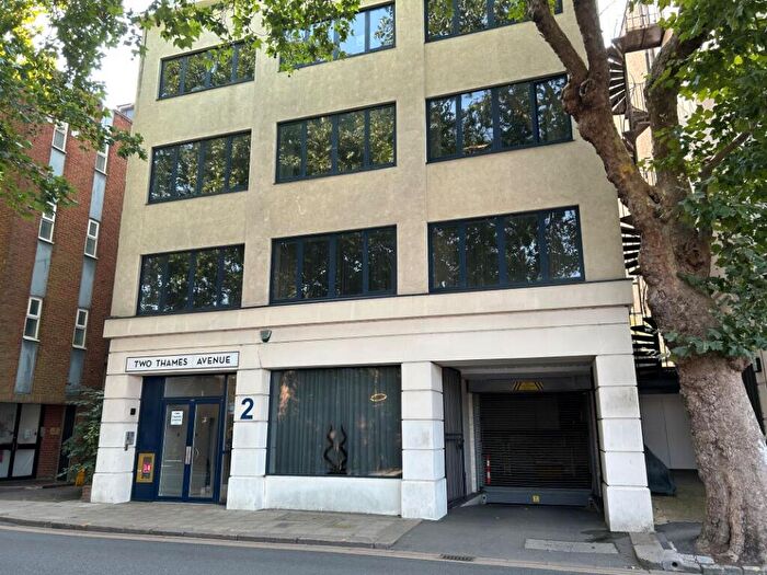 2 Bedroom Apartment For Sale In Flat, Thames Avenue, Windsor, Berkshire, SL4