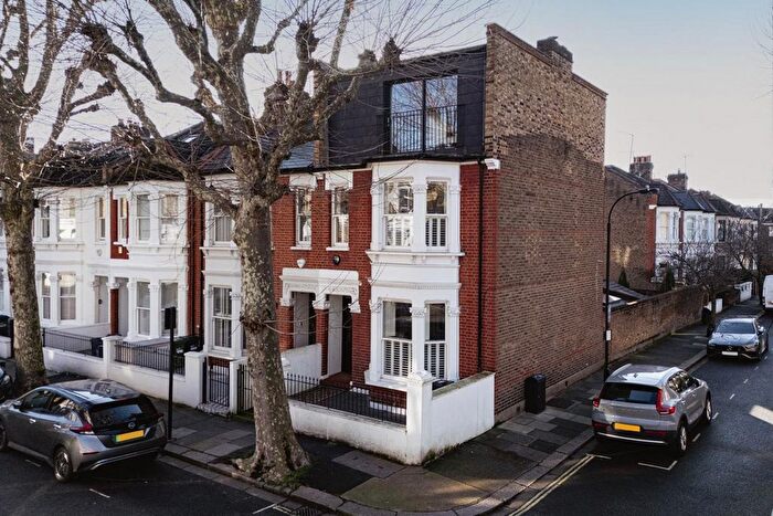 4 Bedroom End Of Terrace House For Sale In Agate Road, Hammersmith, W6