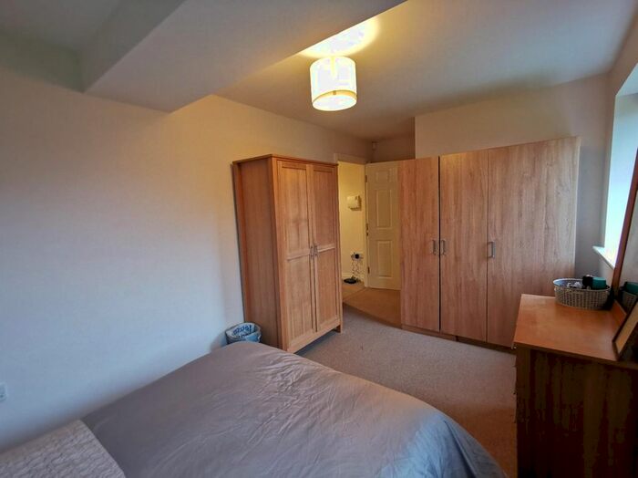 1 Bedroom Flat To Rent In Highfield Court, Ossett, West Yorkshire, WF5
