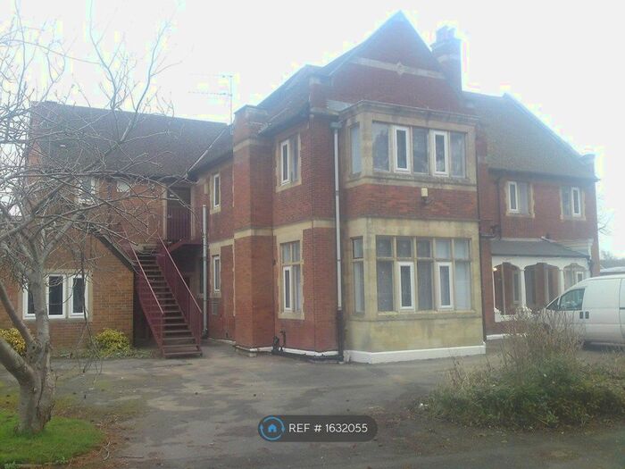 1 Bedroom Flat To Rent In Colerne Drive, Gloucester, GL3