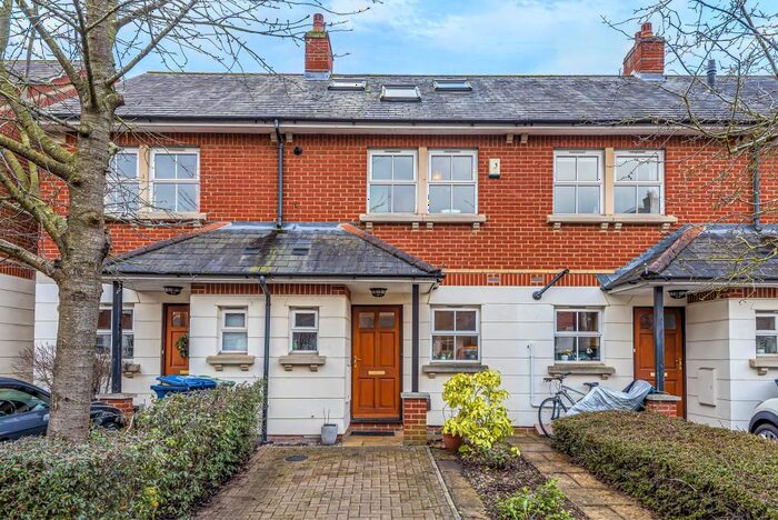 3 Bedroom Terraced House To Rent In Stable Close, City Centre, OX1