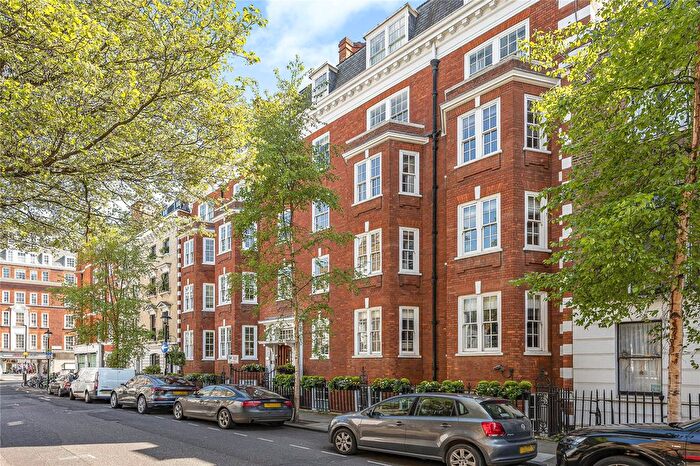 3 Bedroom Flat To Rent In Tenby Mansions, Nottingham Street, Marylebone, London, W1U