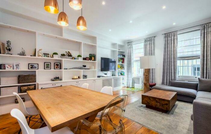 3 Bedroom Apartment To Rent In Gloucester Place, Marylebone, London, NW1