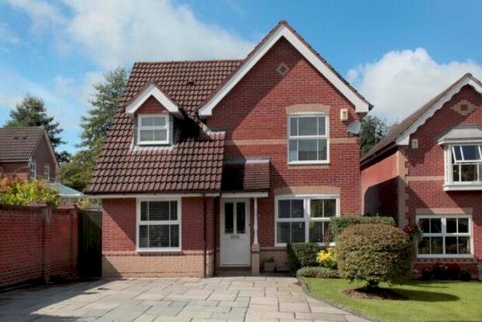 4 Bedroom Detached House To Rent In Beverley Way, Macclesfield, SK10