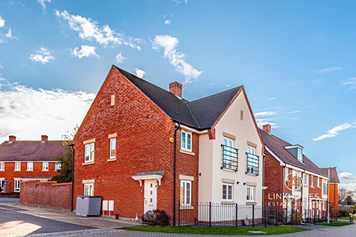 3 Bedroom Semi Detached House For Sale In Mannock Way, Poole, BH17