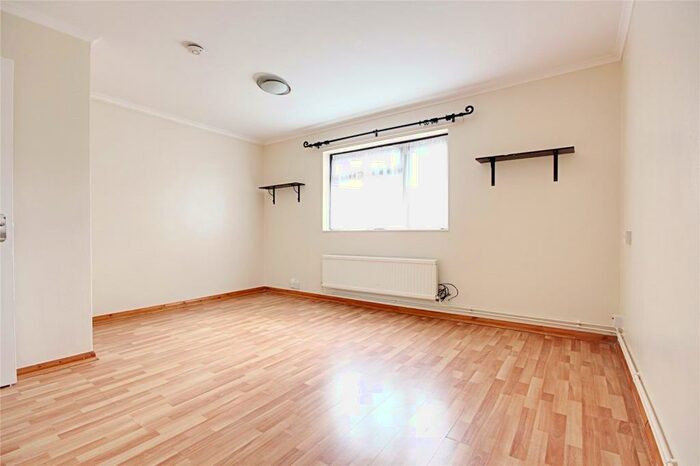 1 Bedroom Detached House To Rent In Raglan Avenue, Waltham Cross, Hertfordshire, EN8