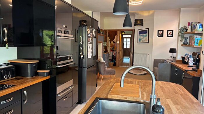 4 Bedroom Detached House For Sale In Kings Road West, Swanage, Dorset, BH19 - Photo 9