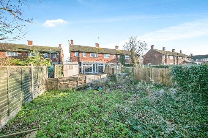 3 Bedroom End Of Terrace House For Sale In Hawthorn Avenue, Colchester, CO4