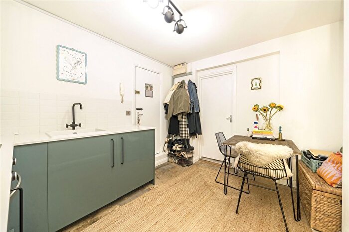 1 Bedroom Flat For Sale In Lewisham Way, New Cross, SE14